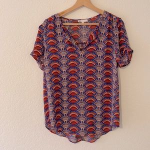 Patterned flowy blouse with relaxed pleating details